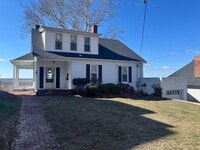 Building Photo - Breathtaking River Views!