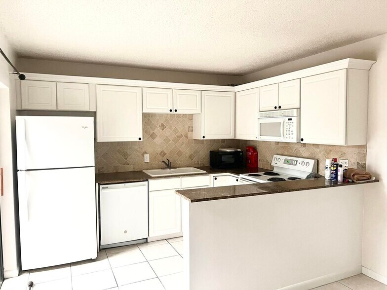 Building Photo - 1620 16th Ln