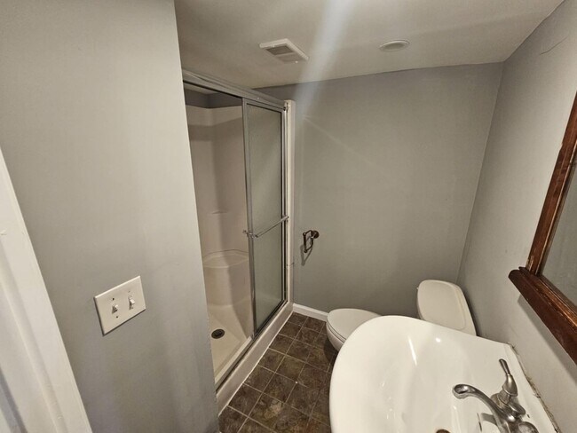 Building Photo - 3 Bedroom 2 bathroom Townhouse in Pigtown