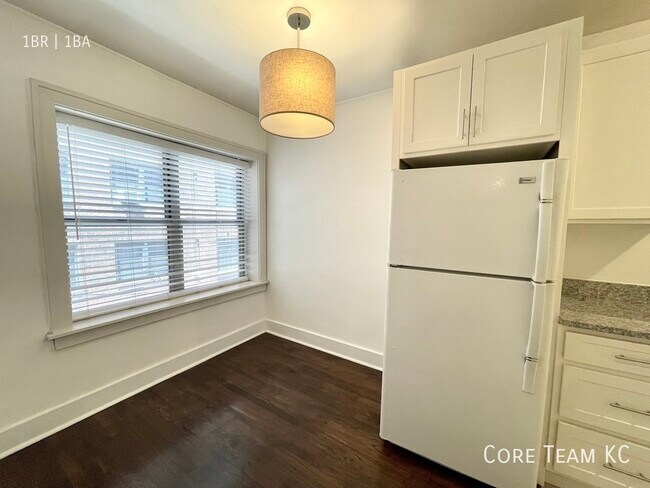 Building Photo - 710 W 48th St