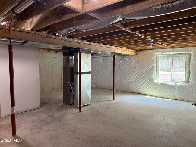 Building Photo - 492 Clifton Park Center Rd