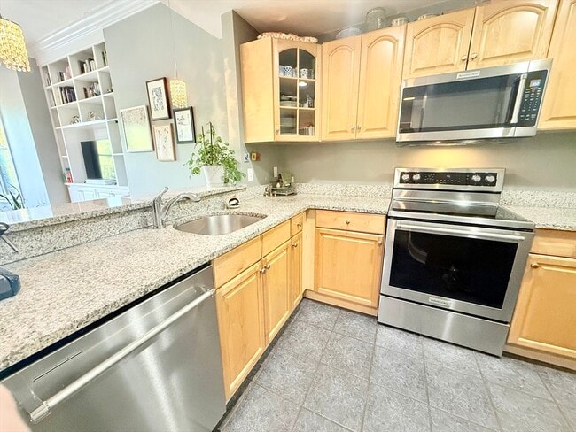Primary Photo - 552 Massachusetts Ave