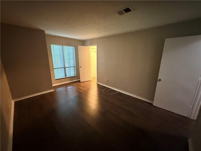 Building Photo - 423 Warm Springs Cir
