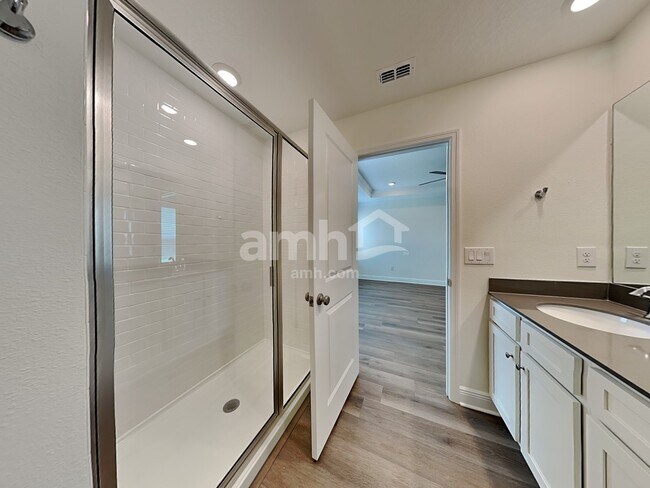 Building Photo - 27243 St Andrews Ave