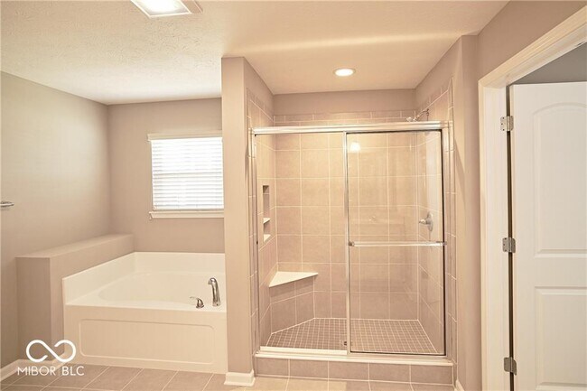 Building Photo - 8709 Rowling Way