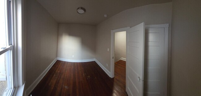 Building Photo - Beautiful West Philadelphia Porch Front