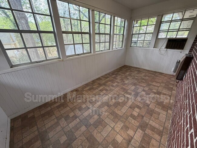 Building Photo - 200 Indian Creek Dr