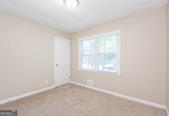 Building Photo - 418 Smyrna Powder Springs Rd SW