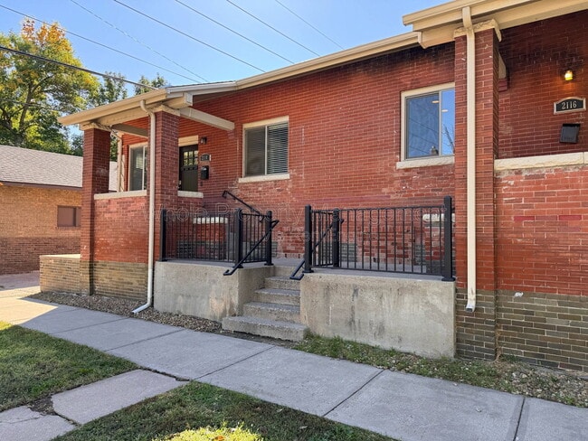 Building Photo - 2118 E 21st Ave