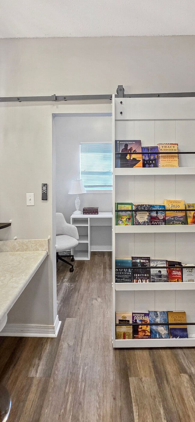 Building Photo - 1805 Irish Hill Dr