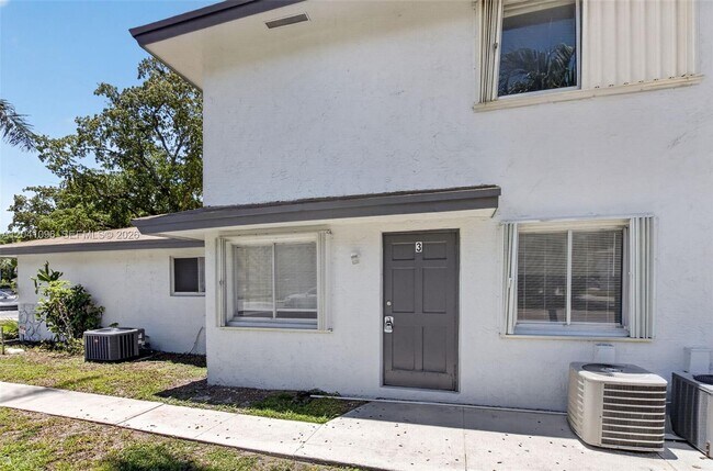 Building Photo - 2107 Catherine Dr