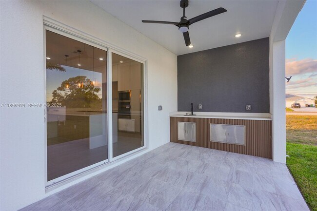 Building Photo - 5 SW 26th Pl