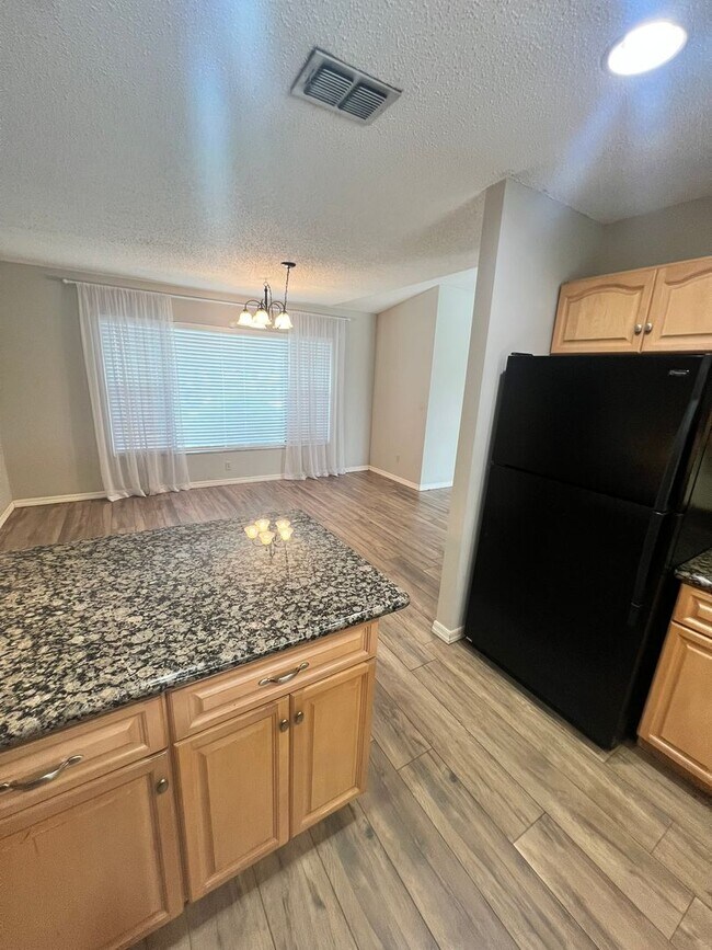 Building Photo - BEAUTIFUL 3 BEDROOM POOL HOME IN SANDPIPER...