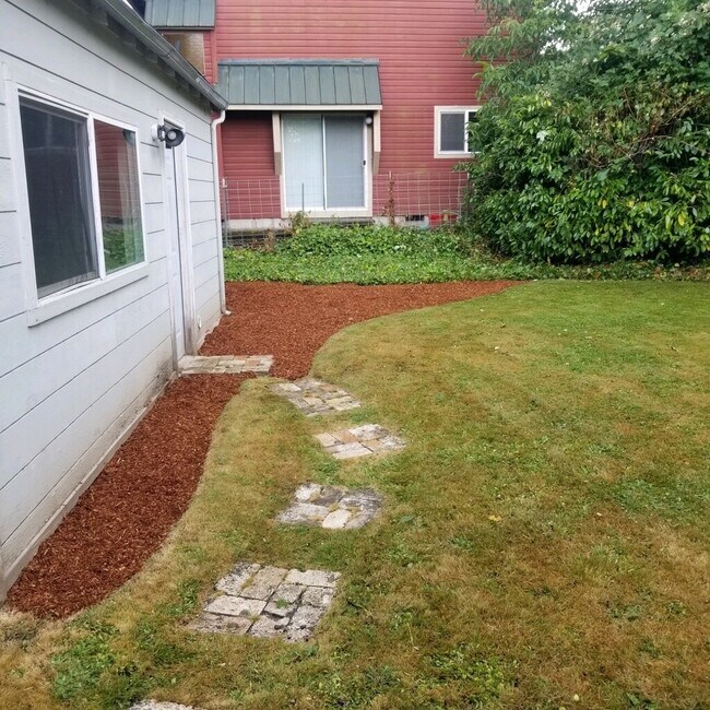 Building Photo - Updated 4 Bedroom ~ 1 Bathroom House Near ...