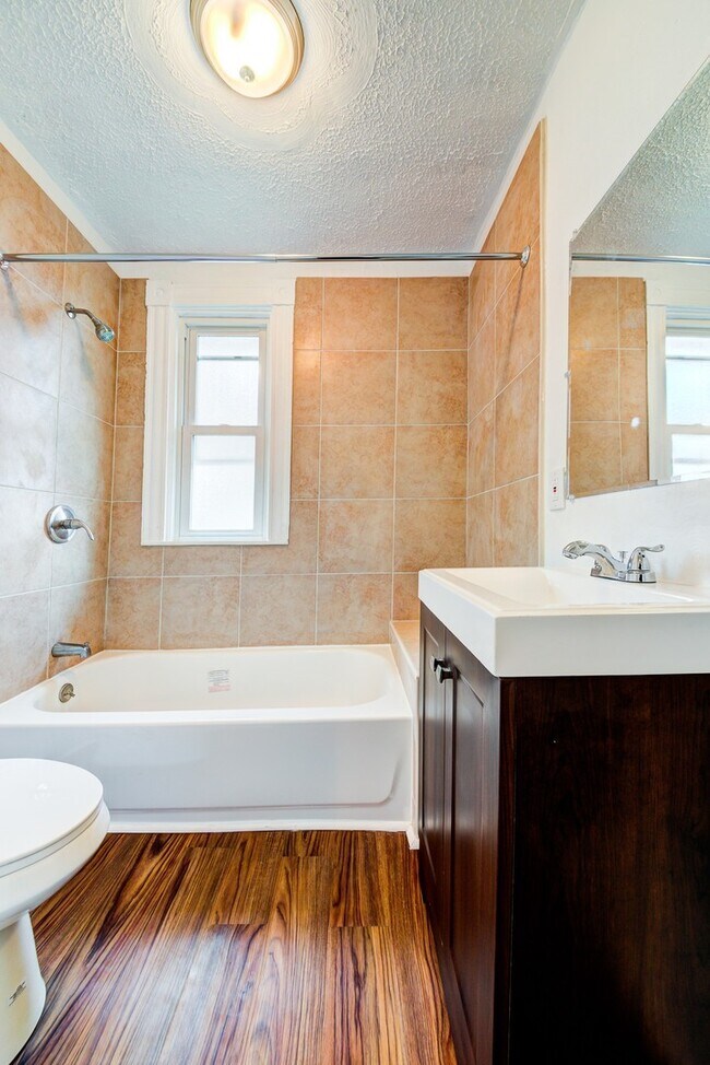 Building Photo - Available July 2026 - Spacious 2 Bedroom Home in Mt. Washington!