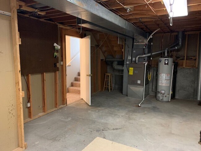 Building Photo - Beautiful 4 Bedroom Quad Level Located in Buffalo Ridge!!!!