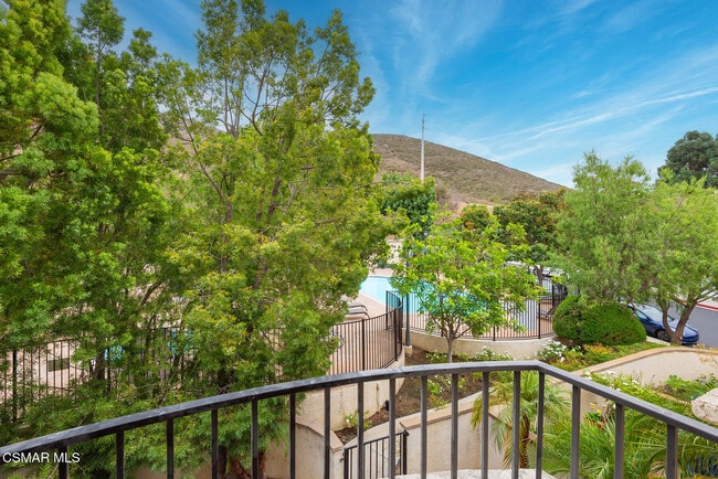 Building Photo - 375 Avenida De Royale