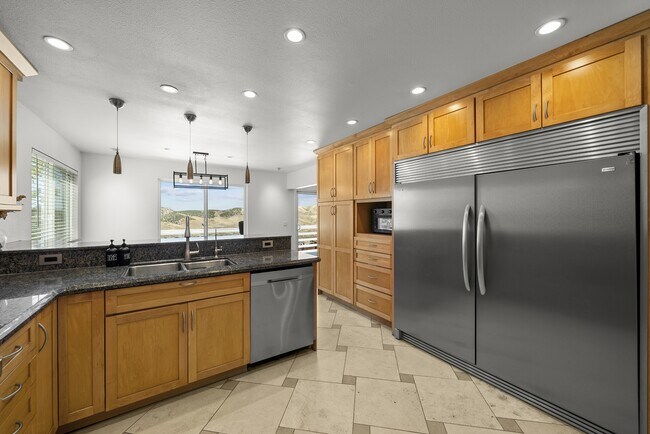 Building Photo - 14625 Flintstone Dr