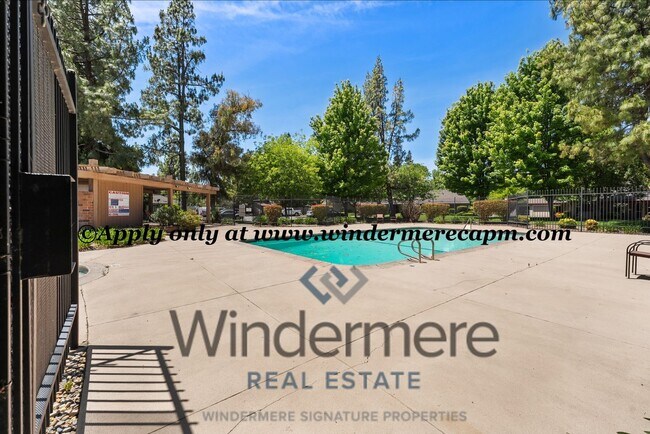 Building Photo - Easy Living in a Cozy West Sac Community!