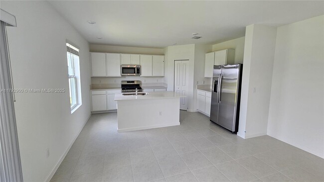 Building Photo - 5986 Pickering Dr