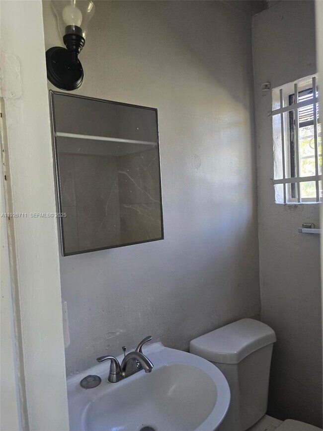 Building Photo - 914 NW 15th St