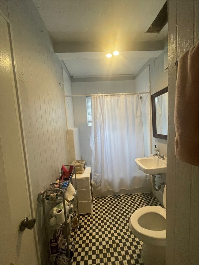 Building Photo - 1971 W Lamar St