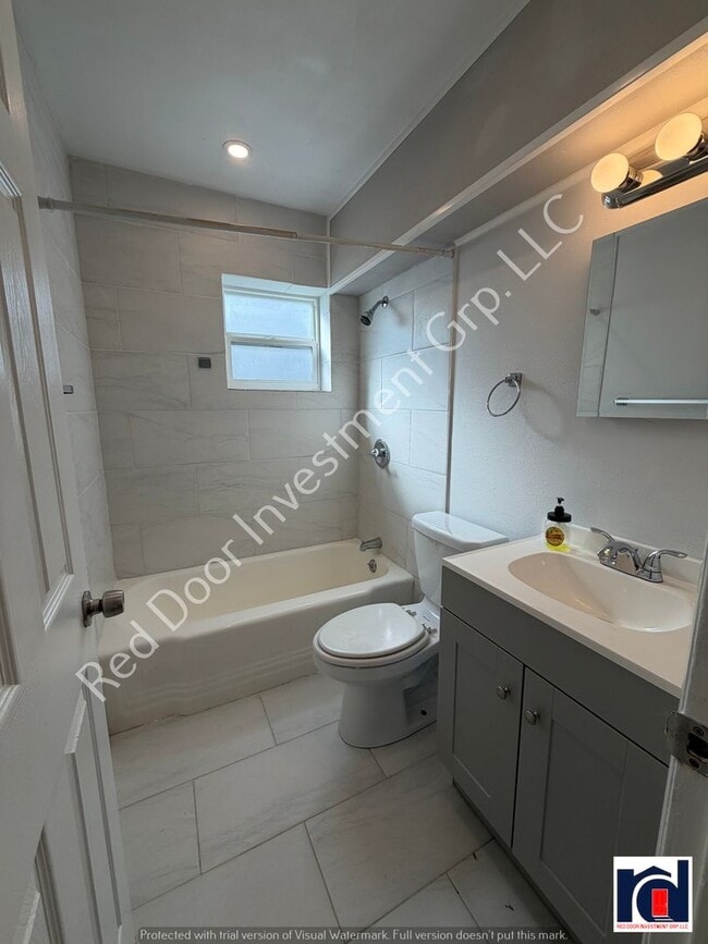 Building Photo - **MOVE IN SPECIAL** 2 Bedroom 1.5 Bath in the Heart of Downtown Deland~Available Now~