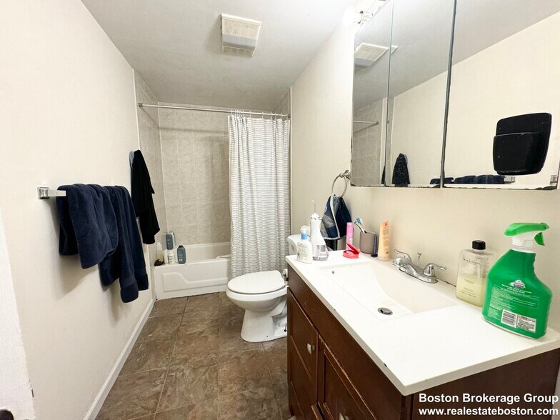 Building Photo - 73 Gainsborough St