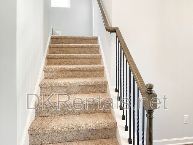 Building Photo - 241 Birchwood Row