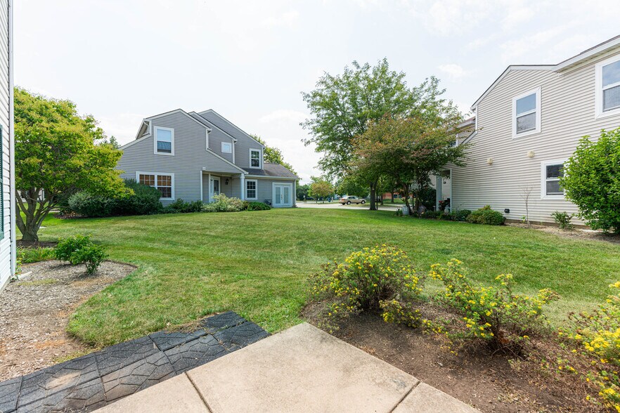 Building Photo - 684 Fieldcrest Dr