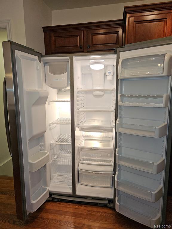 Building Photo - 264 Village Way S