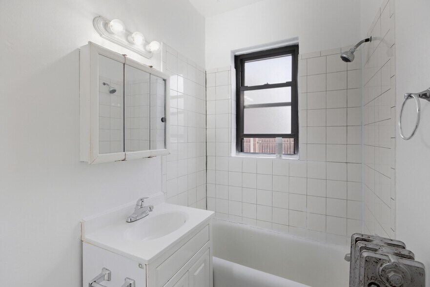 Building Photo - 4827 N Damen Ave