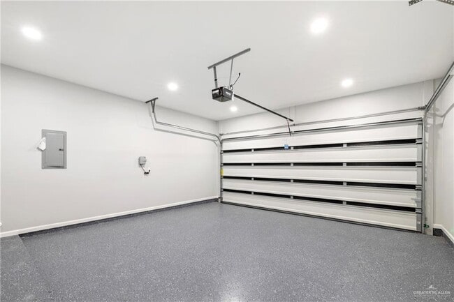 Building Photo - 26 N 49th Ln