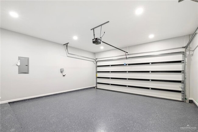 Building Photo - 8018 N 49th Ln