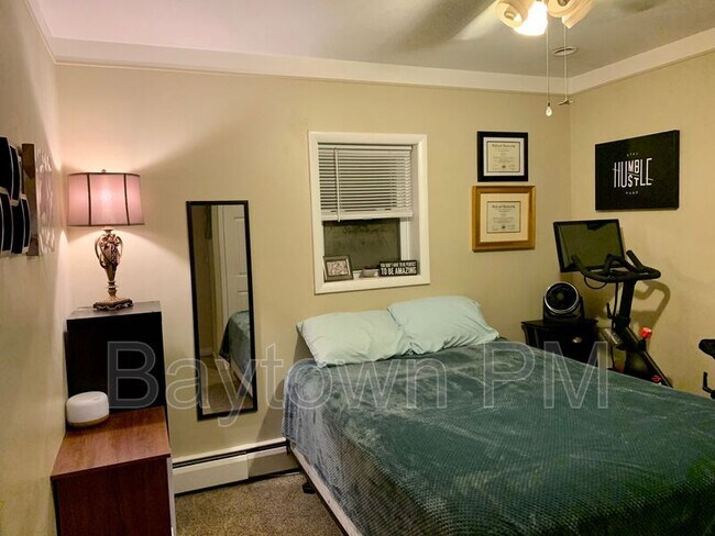 Building Photo - 24235 Glenda St