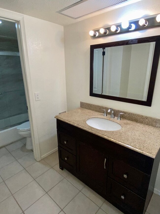 Building Photo - 2 Bedroom 2 Bath in Mesa