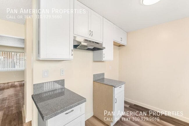 Building Photo - 9106 1/2 Palm St.-A6