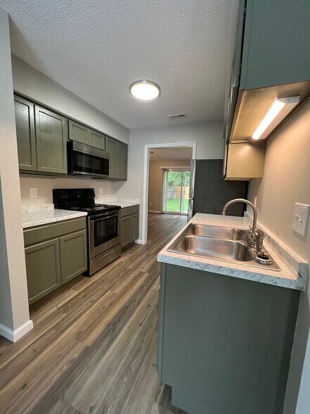 Building Photo - 2104 Rolling Ridge Dr