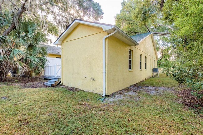 Building Photo - 406 S Bayview Blvd