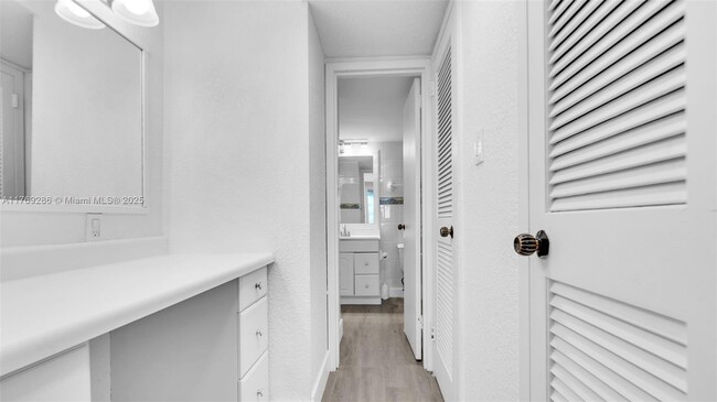Building Photo - 2030 S Ocean Dr