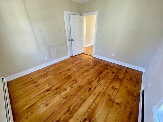 Building Photo - 29 Bicknell St