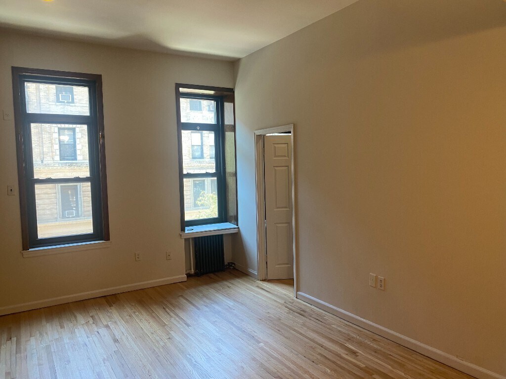 Building Photo - 173 W 85th St