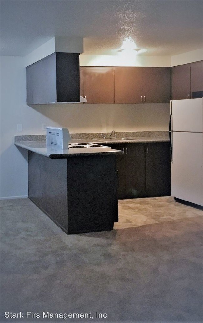 Building Photo - 15850 NE Glisan St