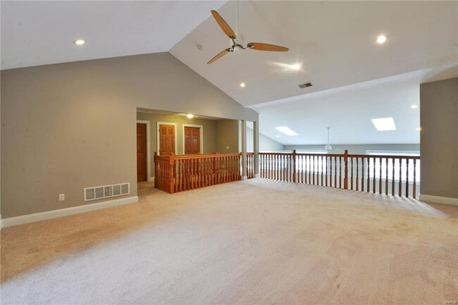 Building Photo - 8940 Ladue Rd