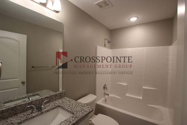 Building Photo - Beautiful 3 Bedroom 2 Bathroom Townhouse in South Tyler! 1/2 OFF FIRST FULL MONTHS RENT!