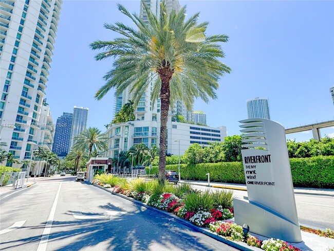 Building Photo - 90 SW 3rd St