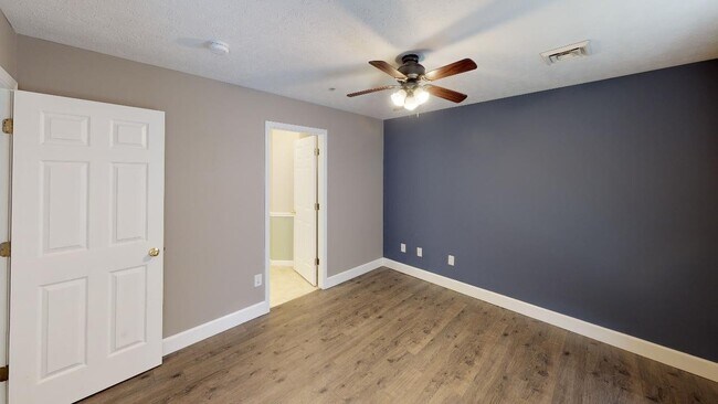 Building Photo - $995 PER BEDROOM! 3BR/2BA Condo Near UTK, ...