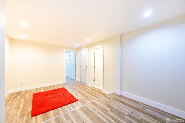 Building Photo - 2371 30th Ave