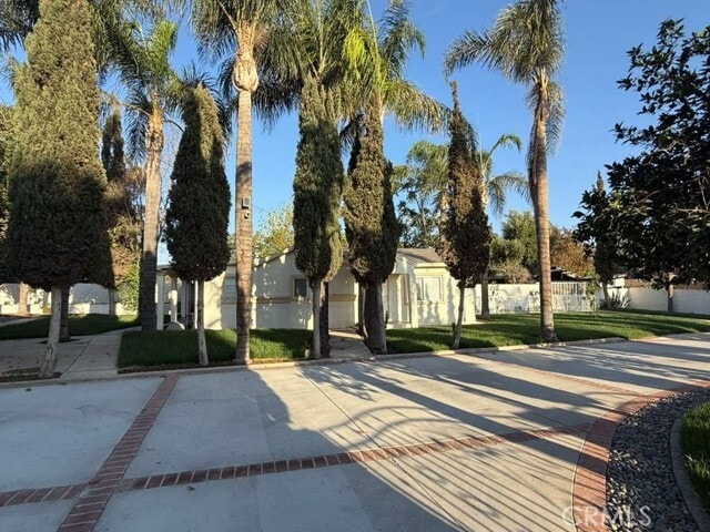 Building Photo - 6576 Lorena Ave