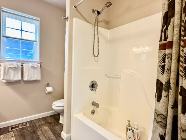 Building Photo - 12 River Falls Dr